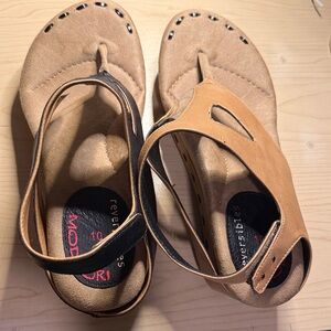 Reversible Tan  and Black Sandals with Stud Accents
